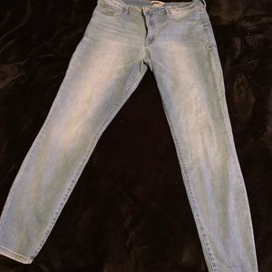 Light washed skinny jeans